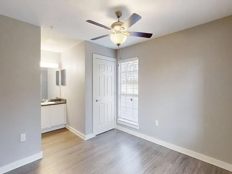 Hill Country Apartments — Photo 55