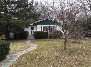 9 Whiteford Dr, Pleasant Valley, NY 12569