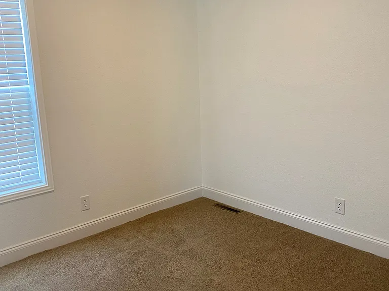 4 T Rd — Photo 8