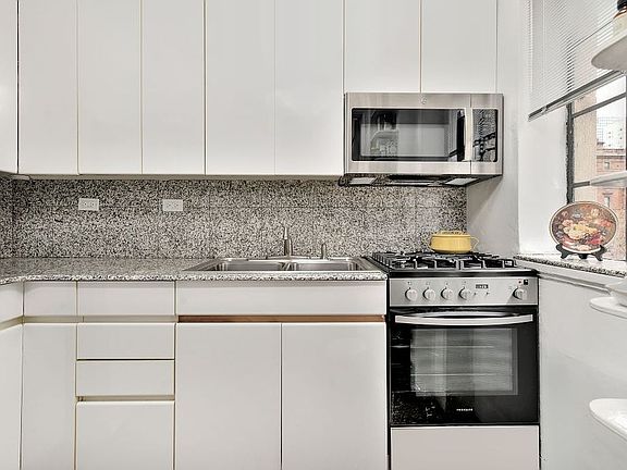 3rd image of 10 Park Ave #3F