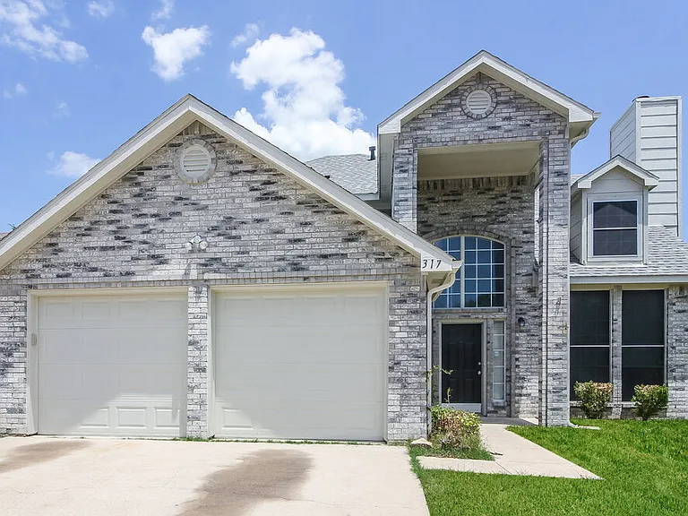 317 Pebblebrook Ln — Photo 1