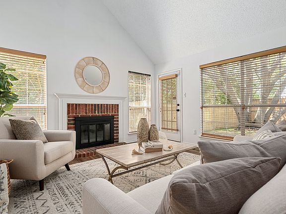 3rd image of 2080 Montclair Ln