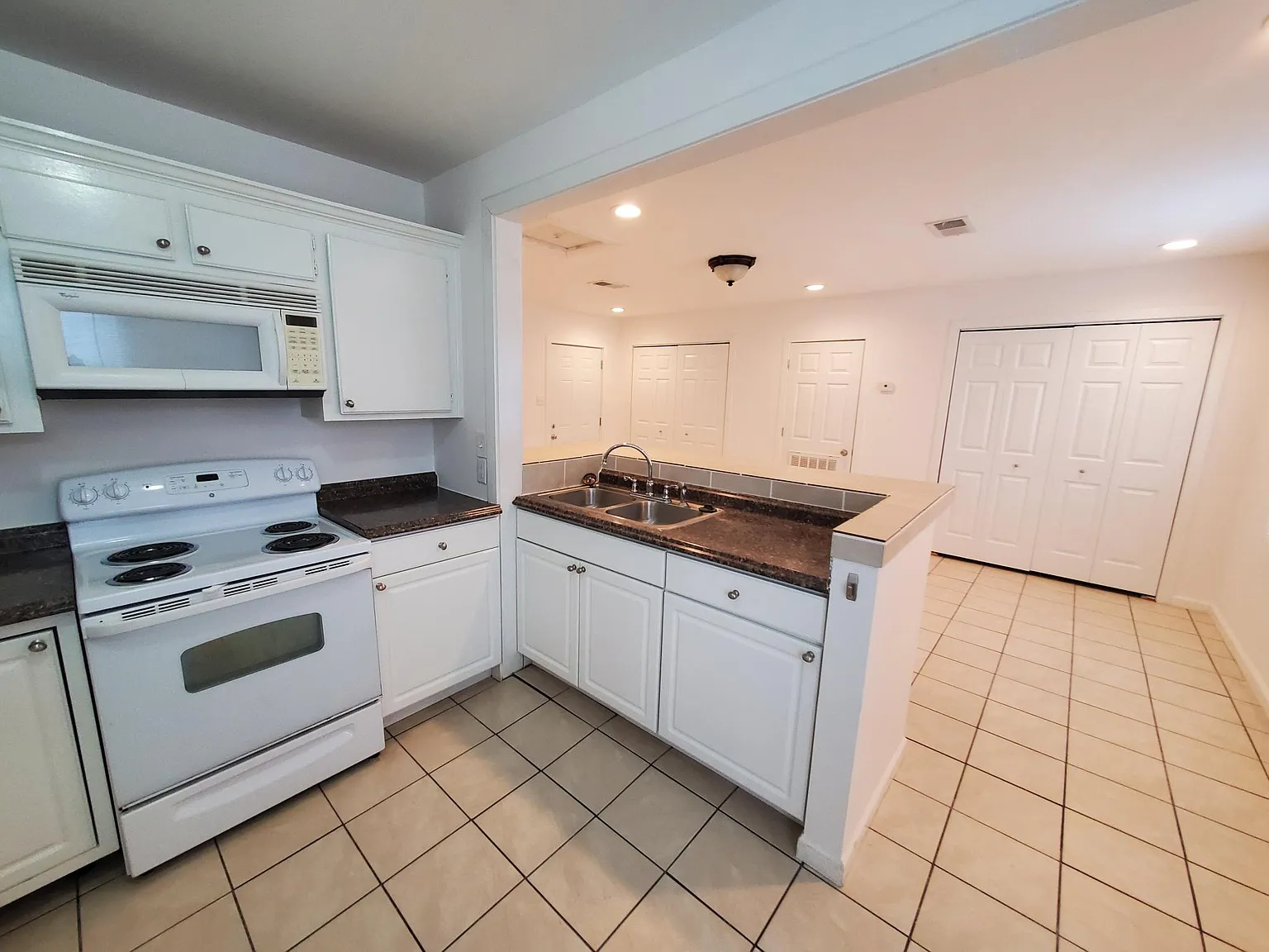 110 Carroll St — Photo 2