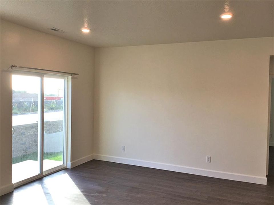 1st image of 1298 N Wagon Way