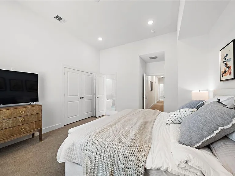 1586 W Tidwell Rd — Photo 10