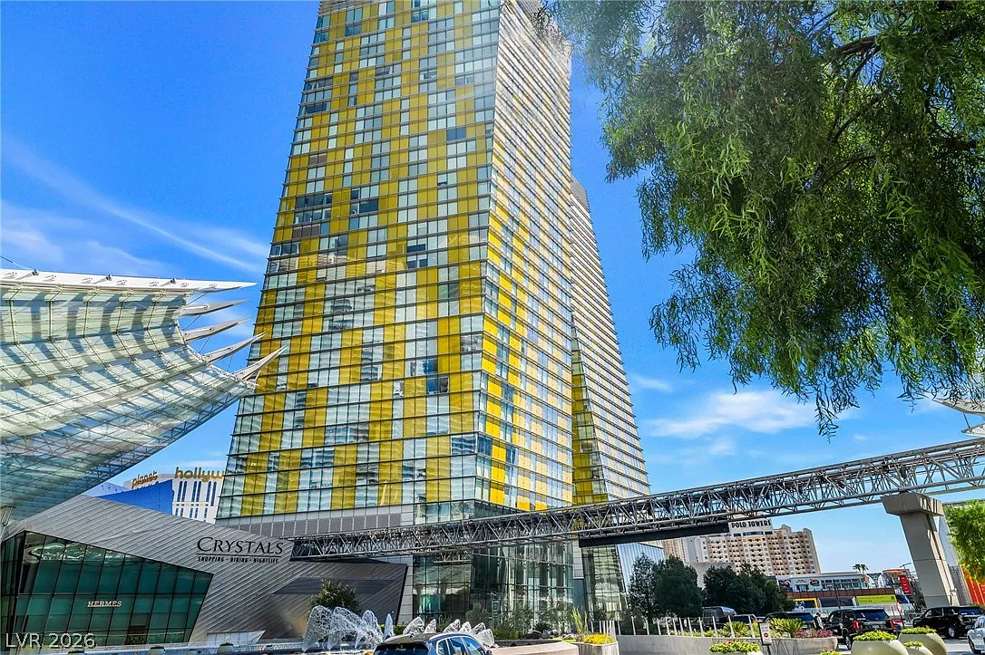 1 bed, 1.0 bath, 835 sqft, $3,300 — Photo 1