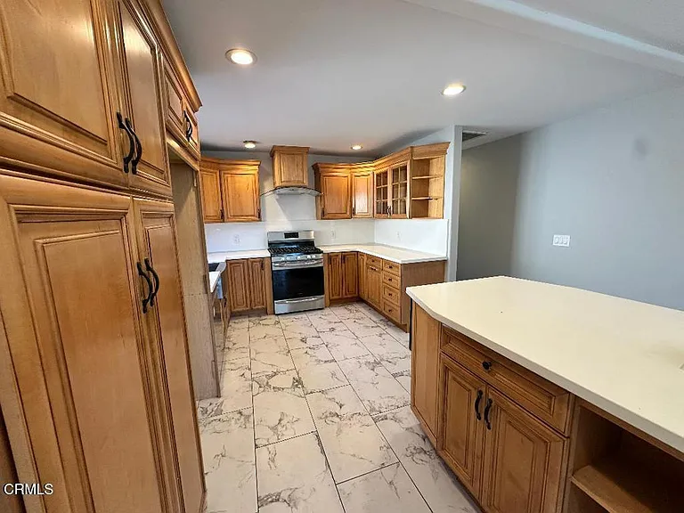2810 Sherwin Ave #A — Photo 3