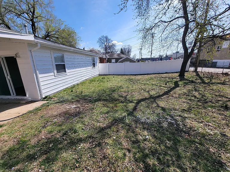 10640 Saint Stephen Ln — Photo 2