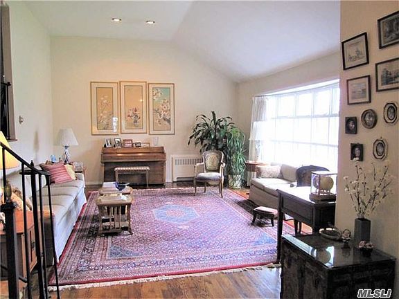 2nd image of 136 Harbor Ln