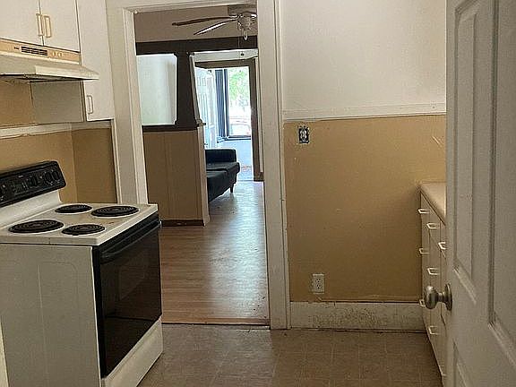 3rd image of 840 11th Ave S