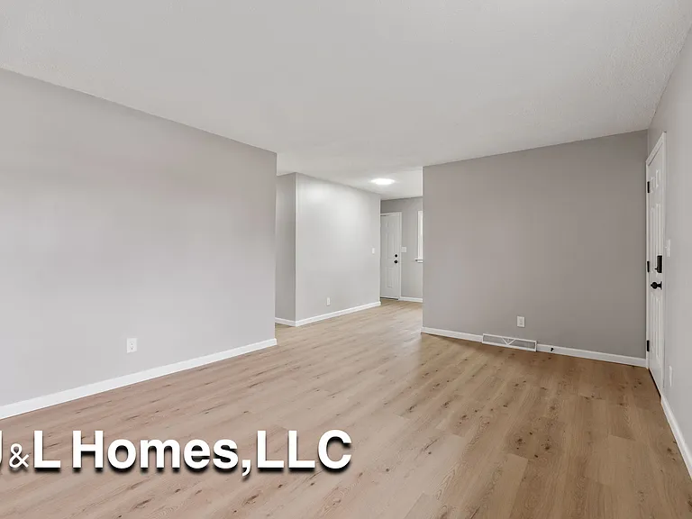 50 Florence Ave — Photo 9
