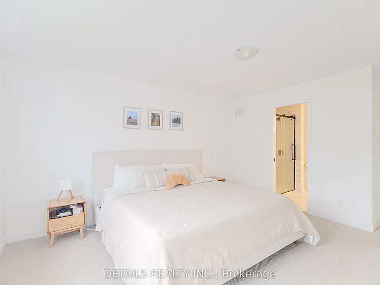 67 Viceroy Mews — Photo 23