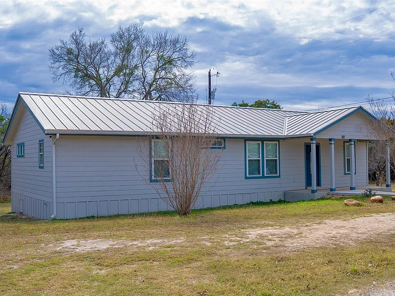 111 Hillview Ln — Photo 3