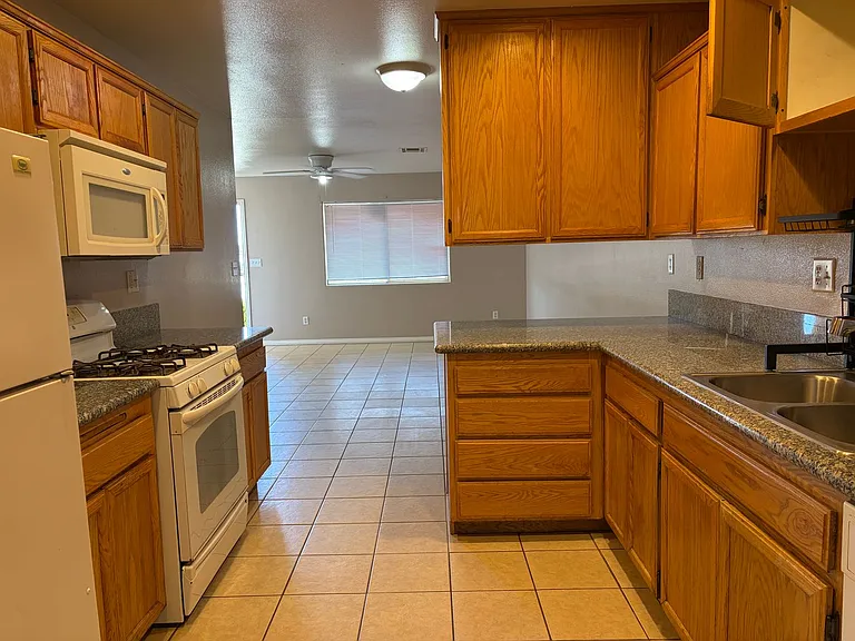 8531 Columbine Ave — Photo 4