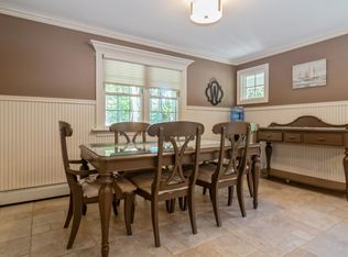 24 Arlington Ave, Saint James, NY 11780