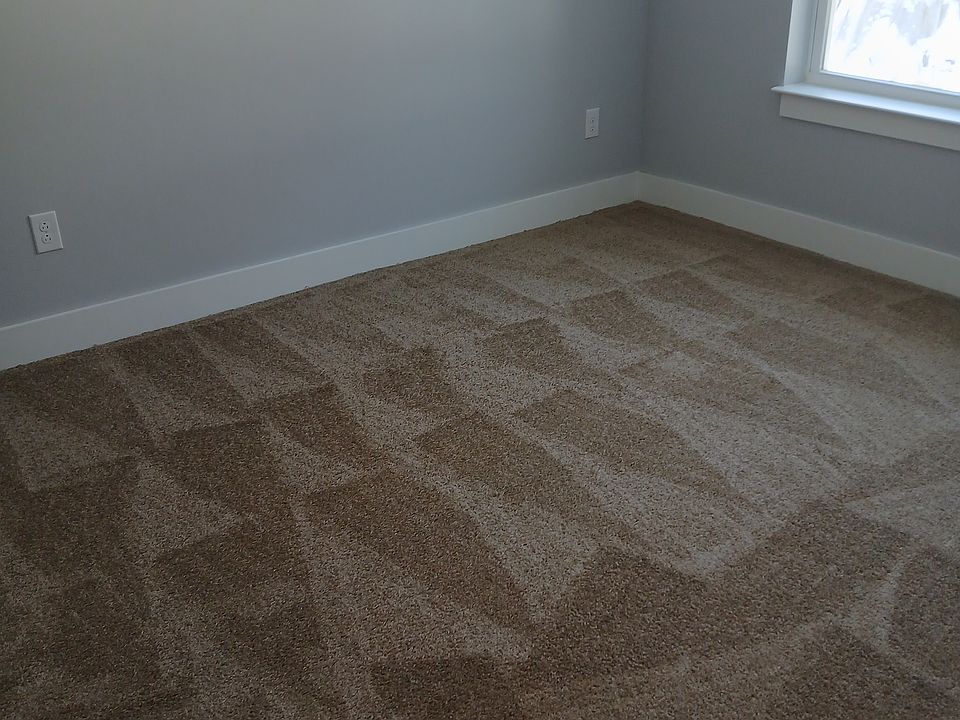 Master with on suite bathroom. The master and 2nd bedroom are seperated by the living area.