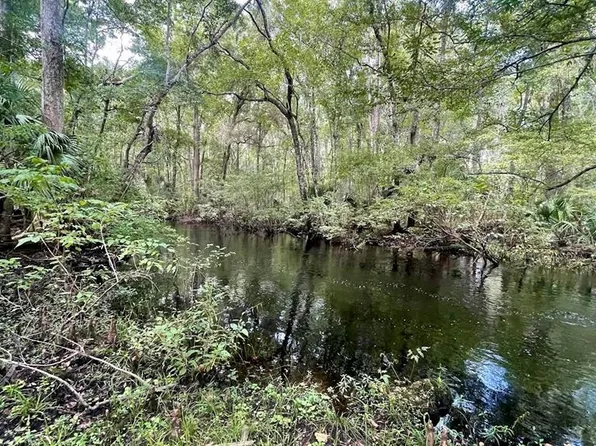  SE 68th St, Inglis, FL 34449