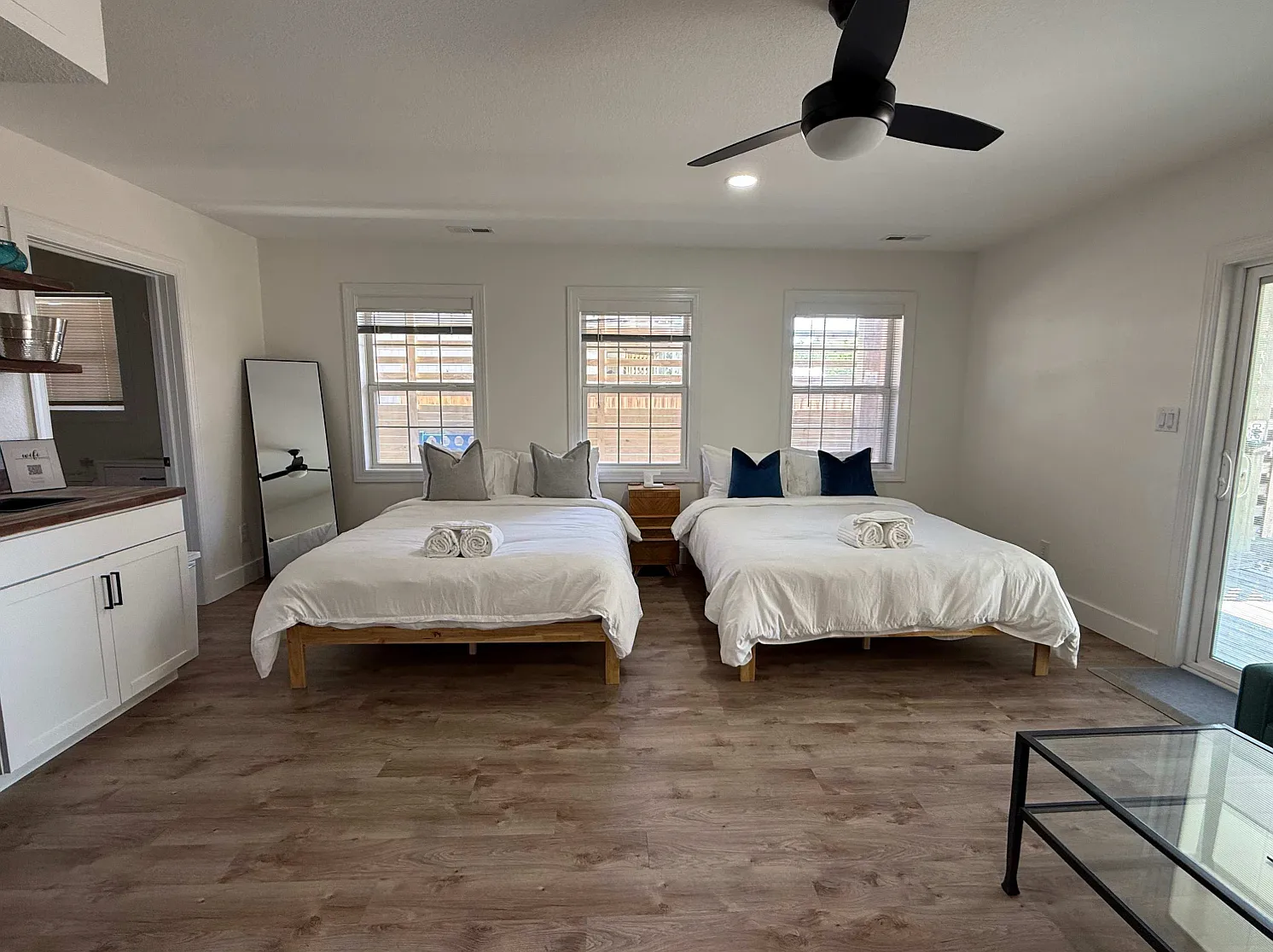 Studio, 300 sqft, $1,100 — Photo 1