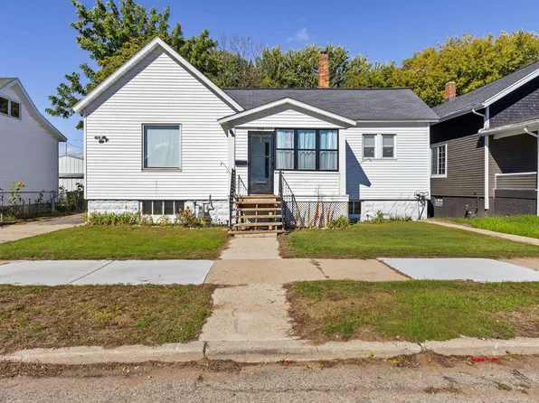 1008 15th Ave, Menominee, MI 49858