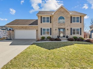 208 Saint Andrews Dr, Dekalb, IL 60115