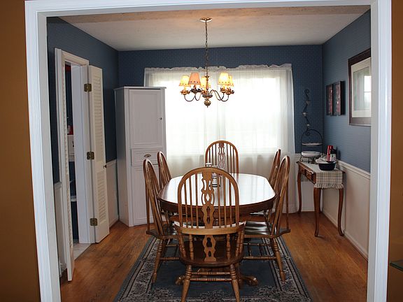 Traditional Dining Room