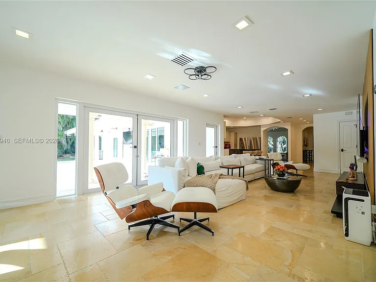 8134 Twin Lake Dr — Photo 5