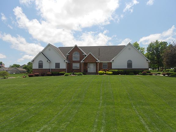 2nd image of 4 Fairway Dr