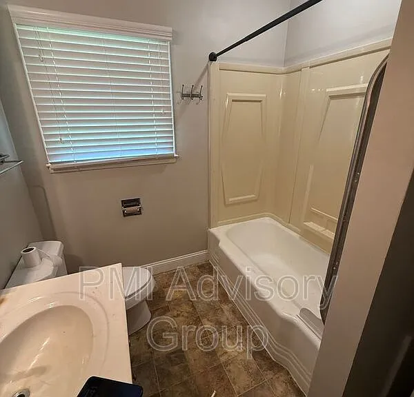 200 SW Country Club Dr — Photo 6
