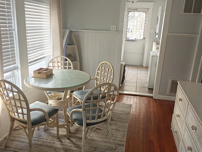 608 E 6th St #1 — Photo 6