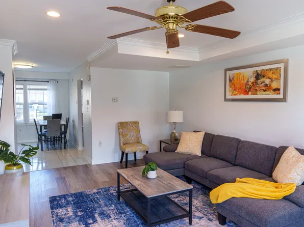 8439 Pioneer Dr, Severn, MD 21144