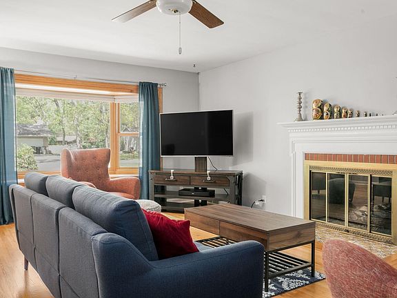 5th image of 53146 Oakmont Central Dr