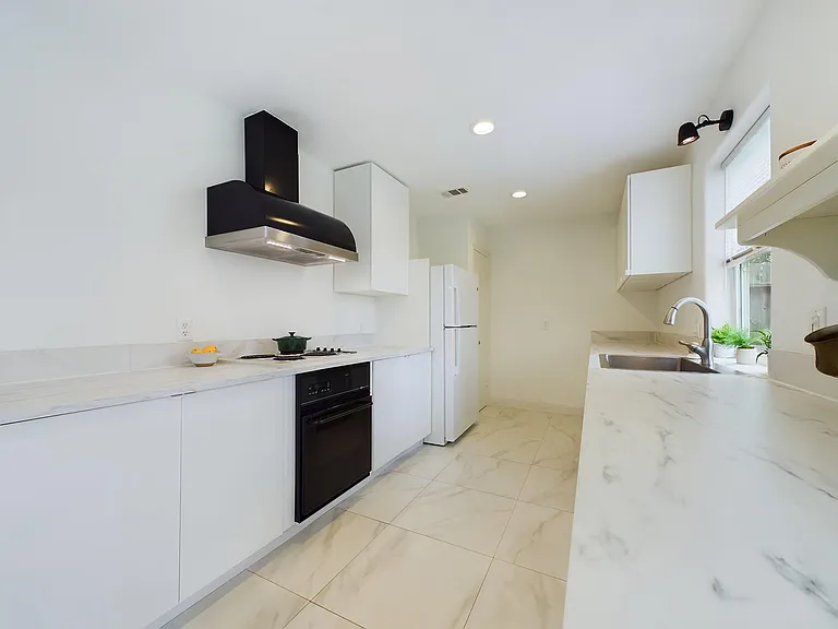 5627 Winsome Ln — Photo 10