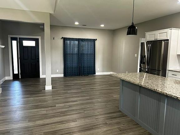 5th image of 104 Castle Pines Dr