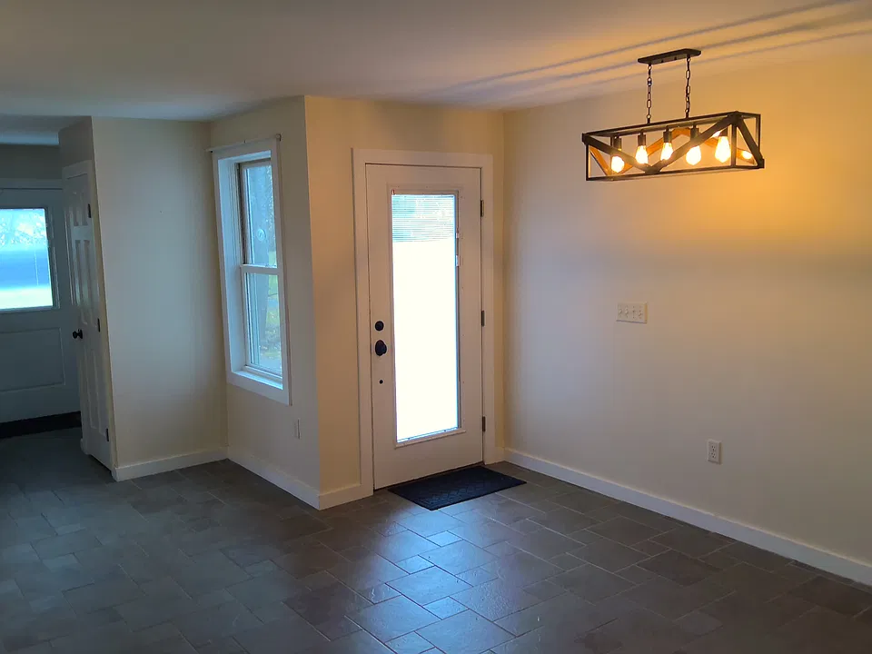 340 Warren Rd