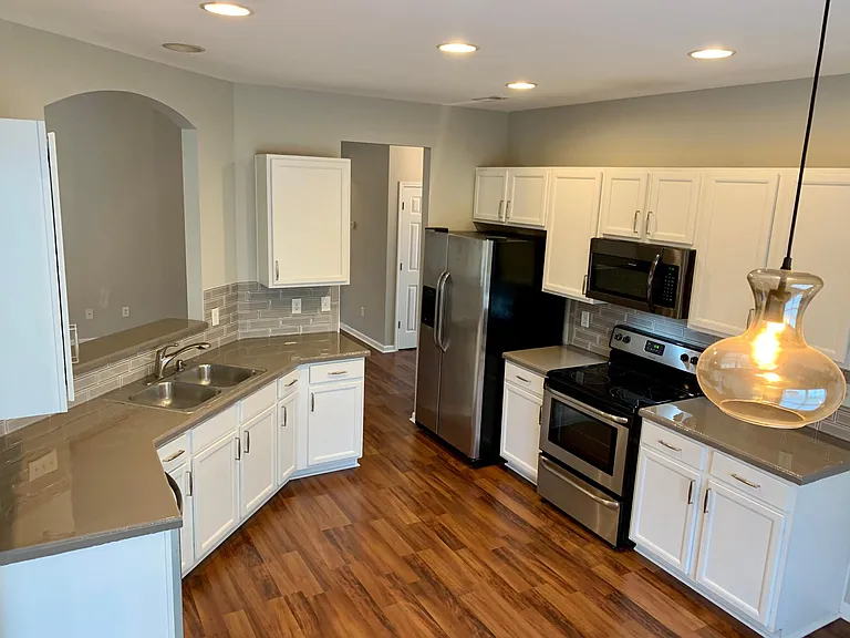 Brand new concrete countertop and backsplash.....