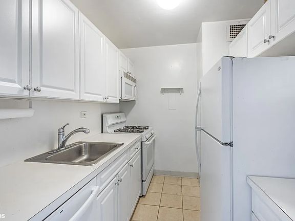 3rd image of 142 W End Ave APT 20R
