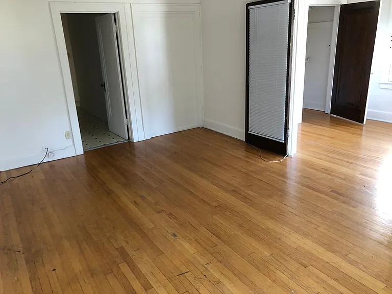 Newport Manor — Photo 32