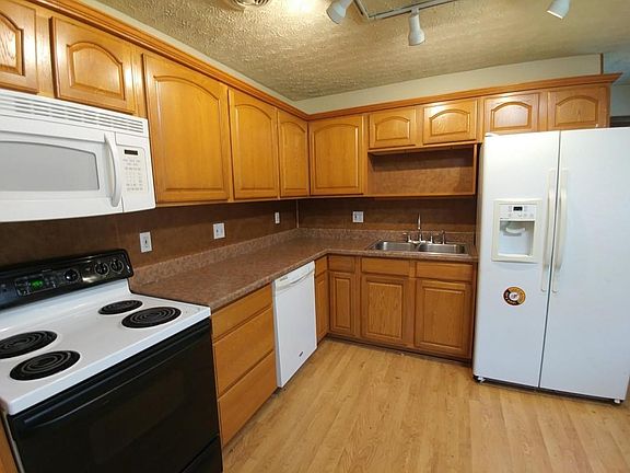 5th image of 55 Westview Dr