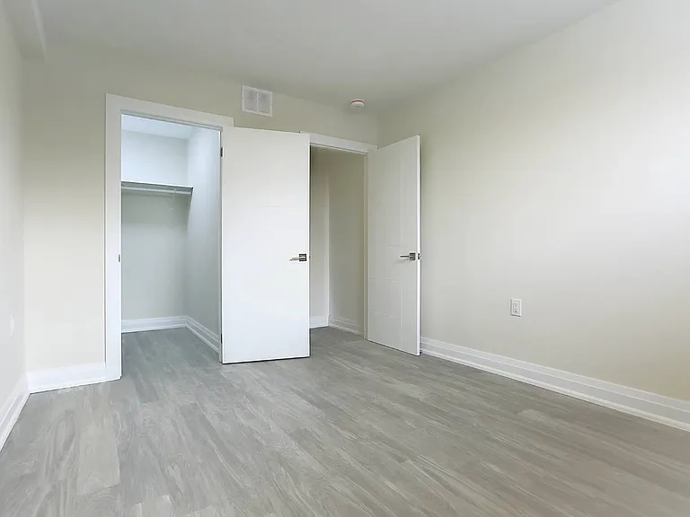 2071 Keele St #LOWER — Photo 18