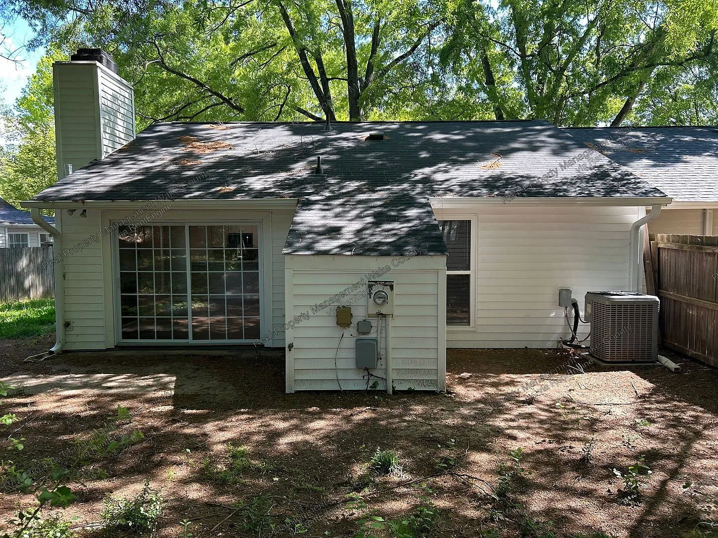 2 bed, 1.5 bath, 930 sqft, $1,395 — Photo 2