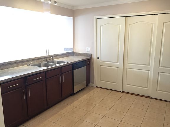 3rd image of 7 Elmhurst Dr