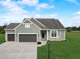650 Twin Creeks Dr, Dousman, WI 53118