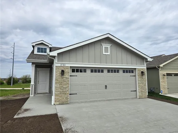 1733 Elderberry Ln, Ottawa, KS 66067