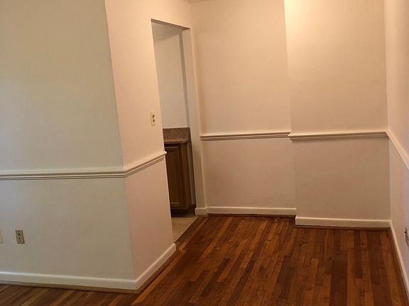 4th image of 906 Jefferson St