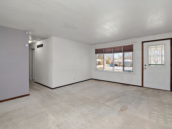 2nd image of 833 Bunker Hill Dr