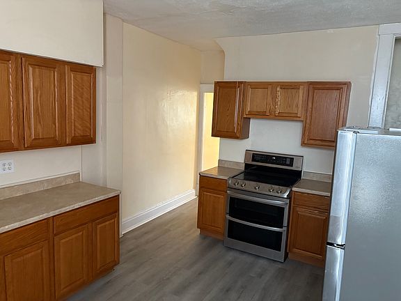 Kitchen photo 1 of 4.