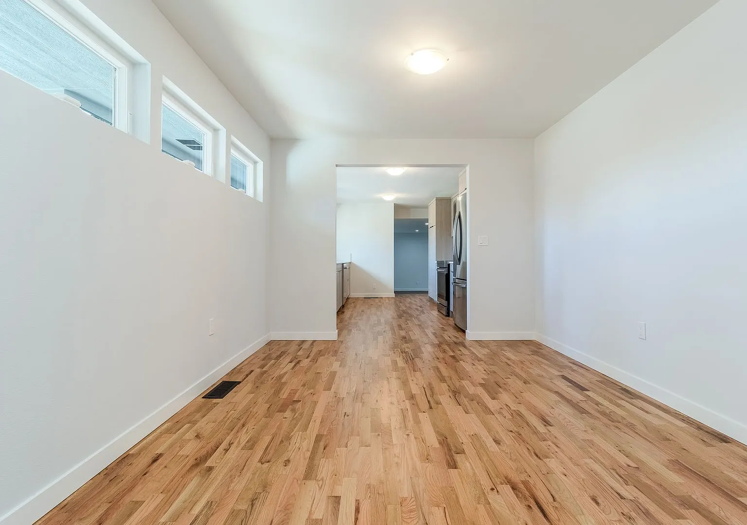 Beautifully Redesigned Home in Quiet Neighborhood — Photo 3