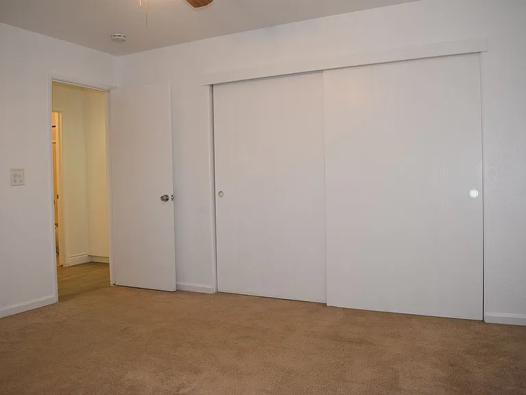 2586 S Whitney Blvd — Photo 2