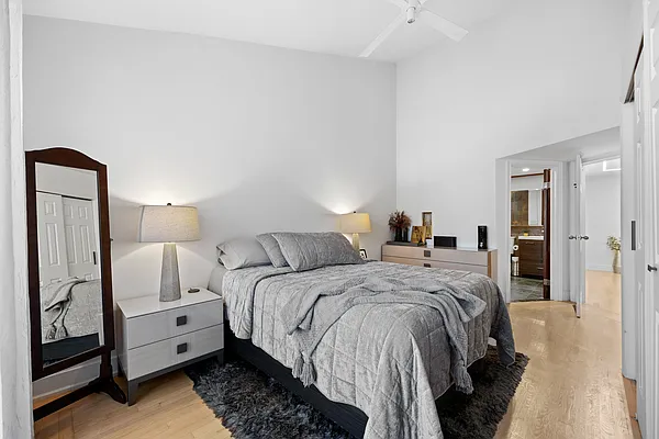 Sold by REMAX Elite | media 11