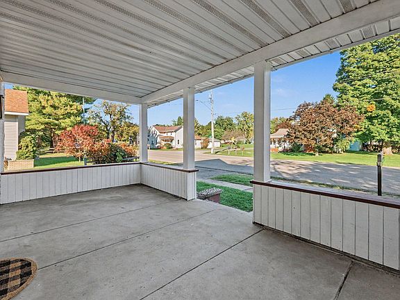 3rd image of 411 Augusta Dr